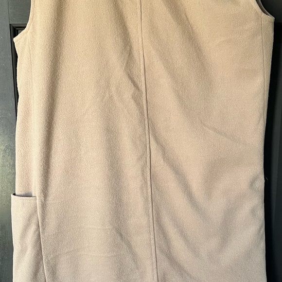 Listicle mid length vest - Picture 3 of 3
